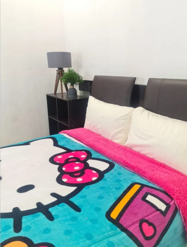 HELLO KITTY MODA3 Cobertor Borrega Amigo Hello KItty Moda