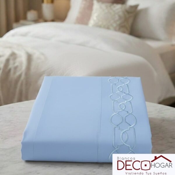 SABANA AZUL CLARO2 Sabana Bordada Casaisla Azul Claro Ks